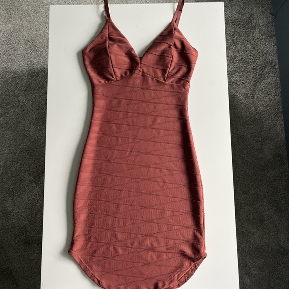 Elegant Bodycon Dress - Picture 1 of 3